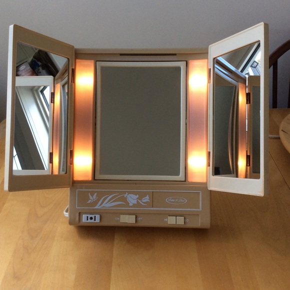 Vintage makeup vanity mirror - Picture 1 of 11